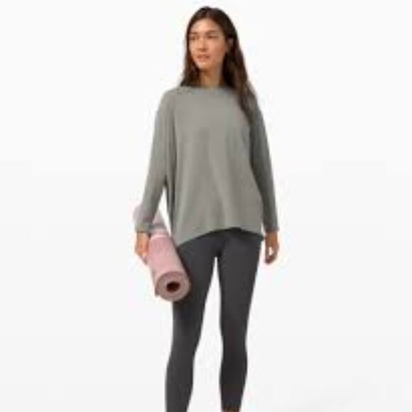 Lululemon Back In Action Long Sleeve IN GREY SIZE 6 YOGA WORKOUT ATHLETIC - Picture 1 of 7